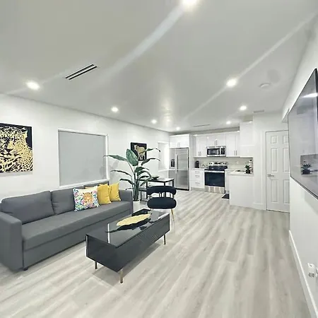 Modern House In The Heart Of Miami Apartment